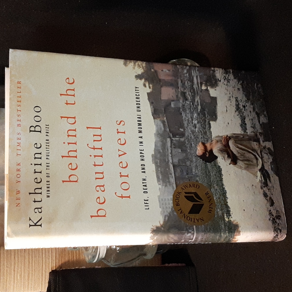 Behind the beautiful forevers: Life, Death, And Hope in A Mumbai Undercity Book